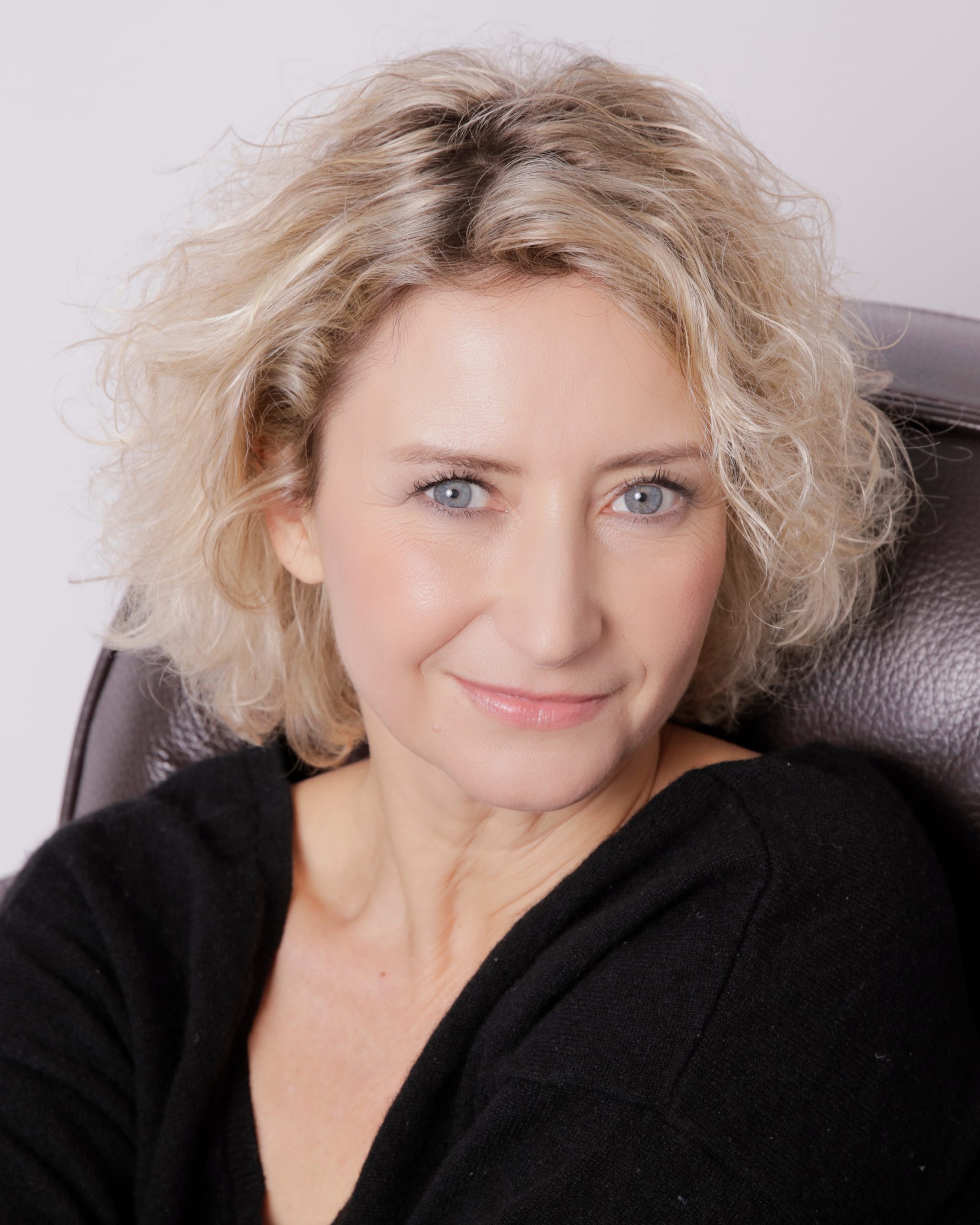 Caroline Klaus Comédienne-Chanteuse Book 2024, Photographe Mathieu Baumer, Make up Axelle Dersin