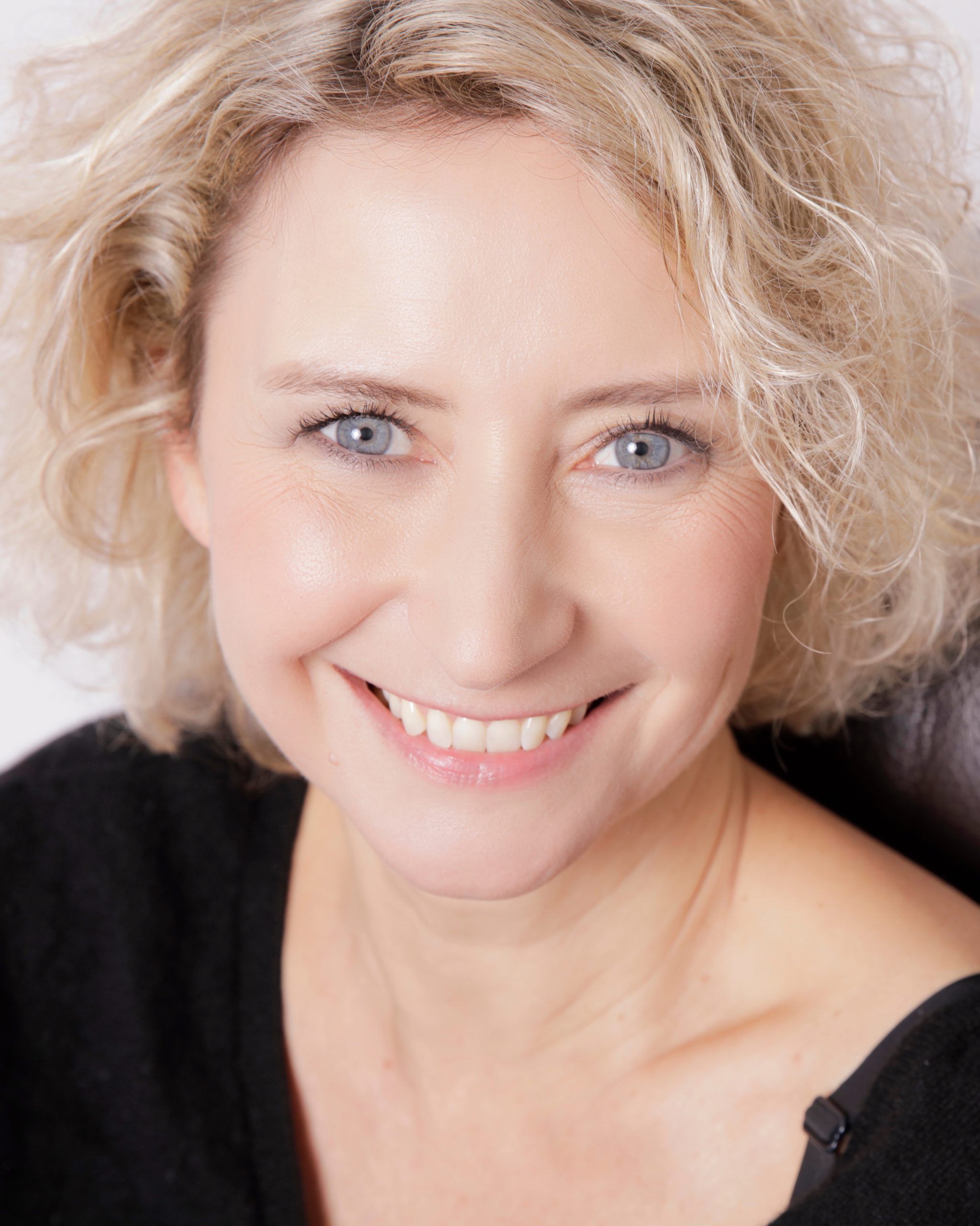 Caroline Klaus Book 2024 Comédienne-Chanteuse, Photographe Mathieu Baumer, Make up Axelle Dersin