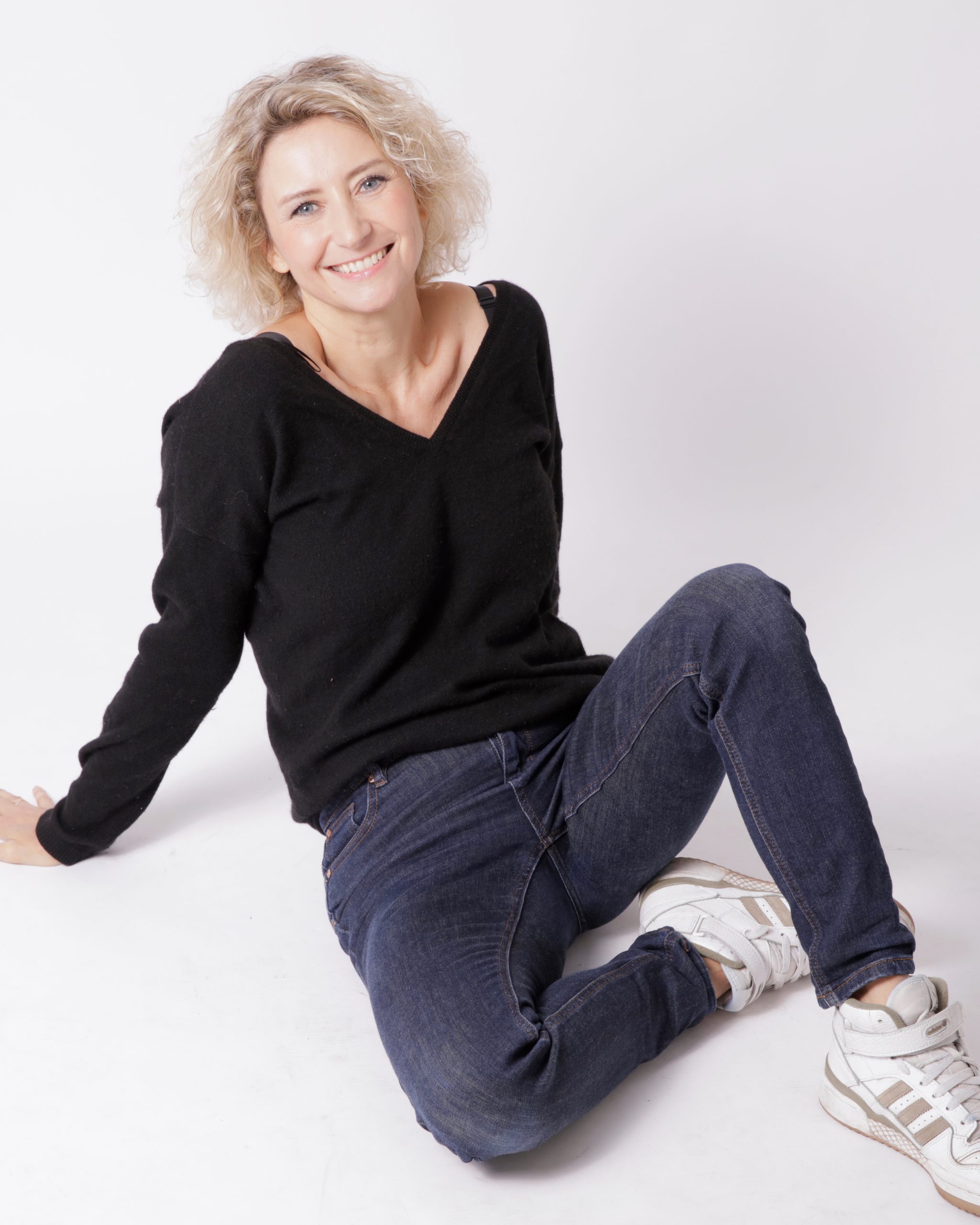 Caroline Klaus Book 2024 Comédienne-Chanteuse, Photographe Mathieu Baumer, Make up Axelle Dersin