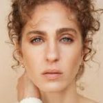 Caroline Klaus voix de Carmel Amit